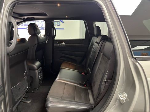 Used 2021 Jeep Grand Cherokee Laredo X AWD/4WD image 31