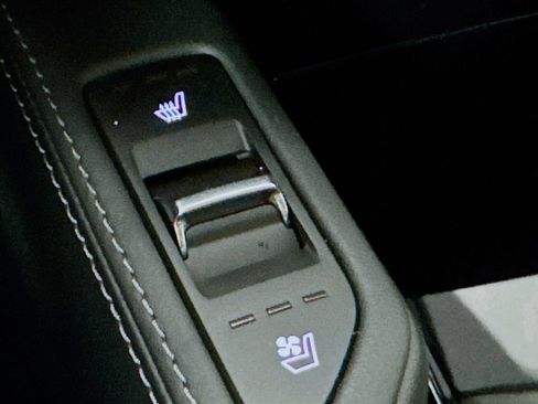 Used 2025 Kia Telluride EX w/ EX Captain's Chair Package FWD image 26