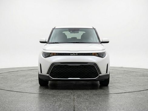 Used 2025 Kia Soul LX w/ LX Technology Package FWD image 2