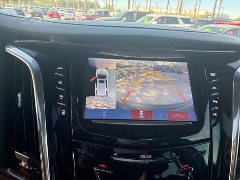 Used 2017 Cadillac Escalade ESV Premium Luxury RWD image 17