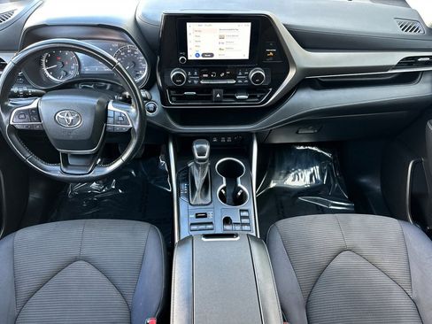 Used 2023 Toyota Highlander LE AWD/4WD image 14