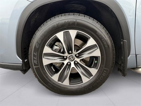 Used 2020 Toyota Highlander XLE image 9