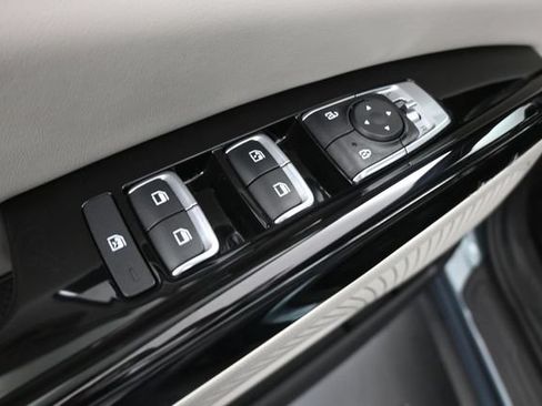 Used 2024 Kia Carnival EX FWD image 13