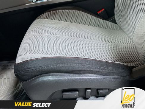 Used 2017 Chevrolet Equinox LT image 18