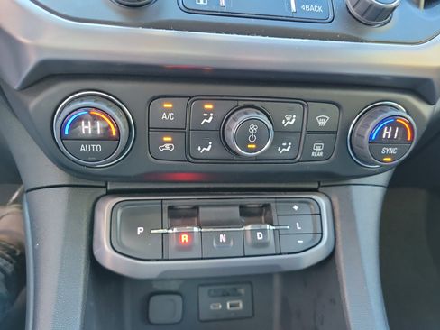 Used 2022 GMC Acadia AT4 w/ Technology Package image 26