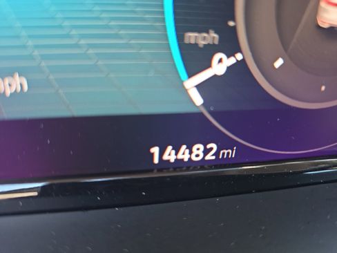 Certified 2024 Volkswagen Atlas Cross Sport SE image 11