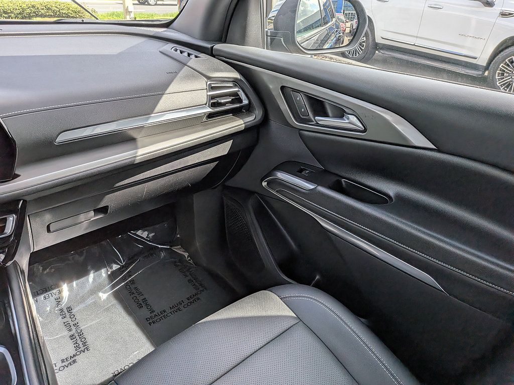 Certified 2025 Chevrolet Traverse LT AWD/4WD image 16