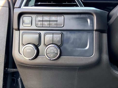 Used 2026 Chevrolet Suburban LT w/ Comfort Package RWD image 33