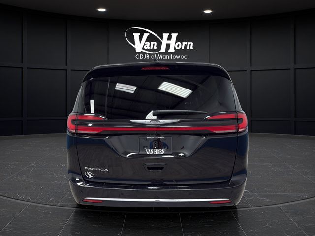 Used 2024 Chrysler Pacifica Touring-L FWD image 6