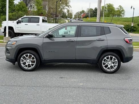 Used 2023 Jeep Compass Latitude AWD/4WD image 6