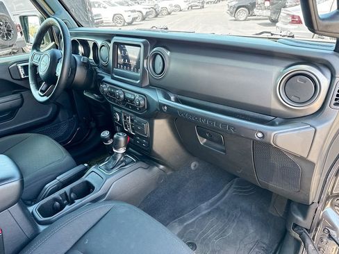 Used 2023 Jeep Wrangler Unlimited w/ Cold Weather Group image 34