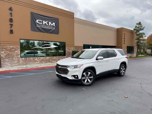Used 2019 Chevrolet Traverse LT w/ LT Premium Package image 2