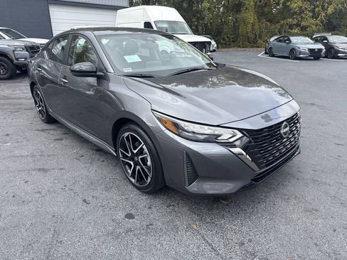New 2025 Nissan Sentra SR FWD image 3