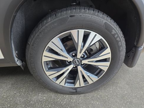 Used 2023 Nissan Rogue SV FWD image 30