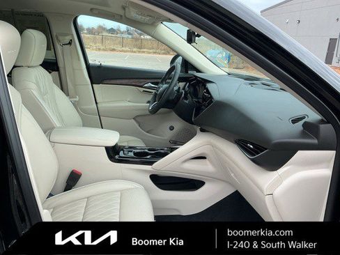 Used 2023 Buick Envision Avenir image 11