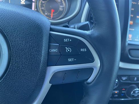 Used 2016 Jeep Cherokee Latitude w/ Comfort/Convenience Group image 20