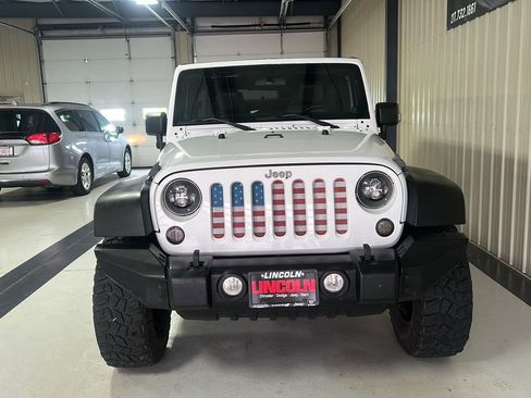 Used 2011 Jeep Wrangler Unlimited Rubicon w/ Dual Top Group AWD/4WD image 7