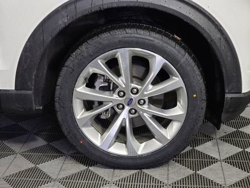 Certified 2023 Ford Explorer Platinum w/ Technology Package AWD/4WD image 9