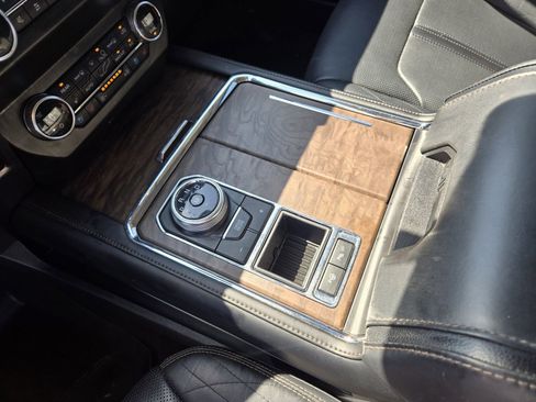 Used 2019 Ford Expedition Platinum RWD image 18