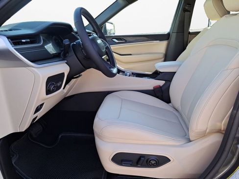 New 2025 Jeep Grand Cherokee Limited image 19