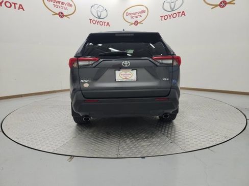 Used 2021 Toyota RAV4 XLE FWD image 7