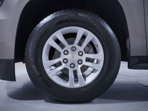 Used 2018 Chevrolet Tahoe LT image 2