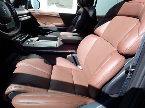 New 2025 Lincoln Navigator Reserve image 15