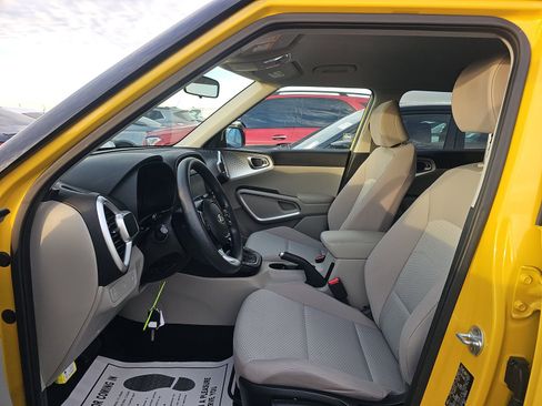 Used 2020 Kia Soul LX image 13