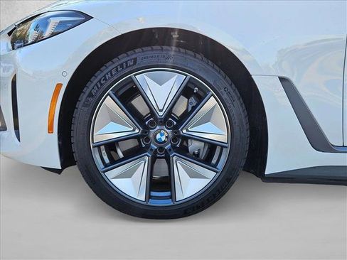 Used 2025 BMW i4 eDrive40 w/ Premium Package image 9