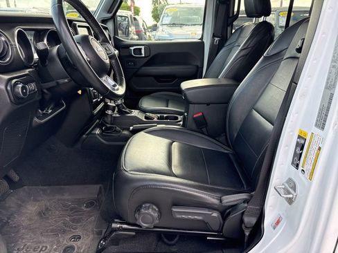 Used 2022 Jeep Wrangler Unlimited Sahara image 8