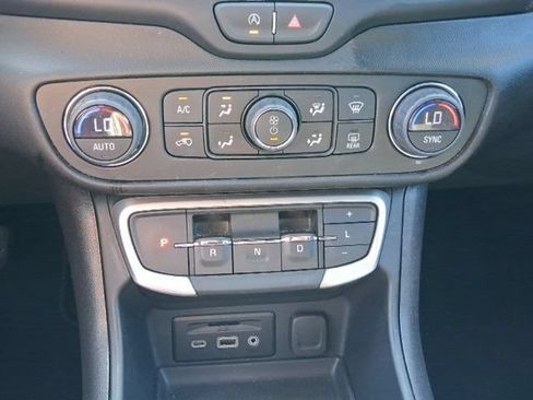 Used 2024 GMC Terrain SLT AWD/4WD image 20