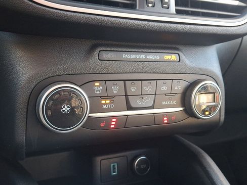 Used 2020 Ford Escape SE Sport image 16