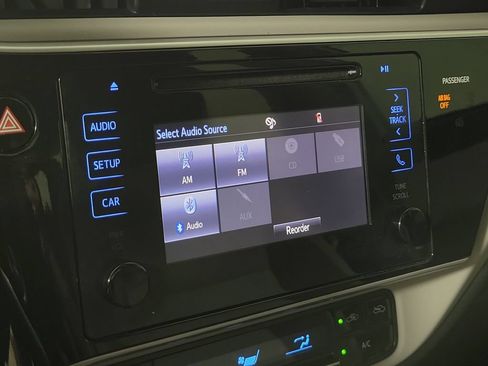 Used 2017 Toyota Corolla LE FWD image 29