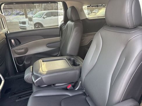 New 2026 Kia Carnival EX image 23