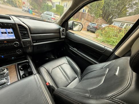 Used 2018 Ford Expedition Platinum AWD/4WD image 19