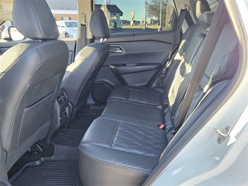 Used 2021 Nissan Rogue Platinum image 6