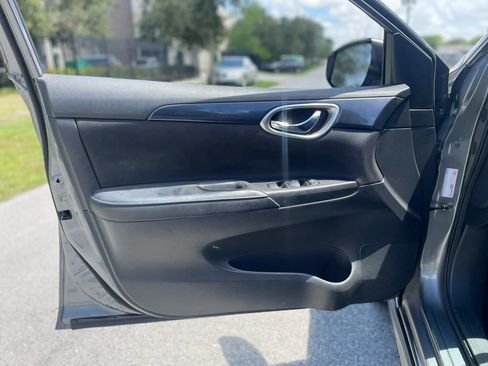 Used 2019 Nissan Sentra SR FWD image 27