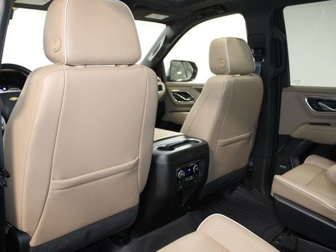 Used 2021 Chevrolet Tahoe Premier w/ Premium Package AWD/4WD image 26