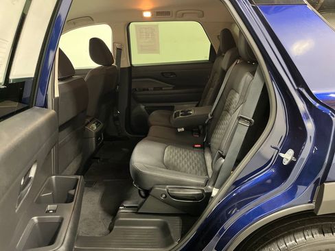 Used 2025 Nissan Pathfinder SV image 26