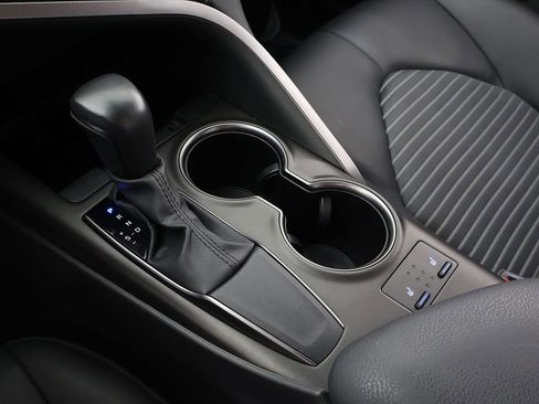 Used 2024 Toyota Camry SE image 46