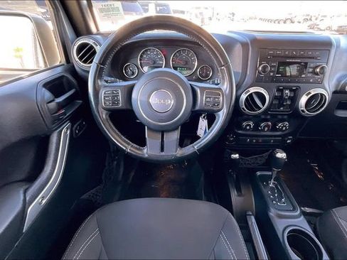 Used 2018 Jeep Wrangler Unlimited Sahara AWD/4WD image 4
