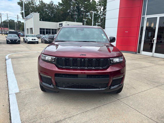 Used 2025 Jeep Grand Cherokee L Limited w/ Luxury Tech Group II RWD image 2