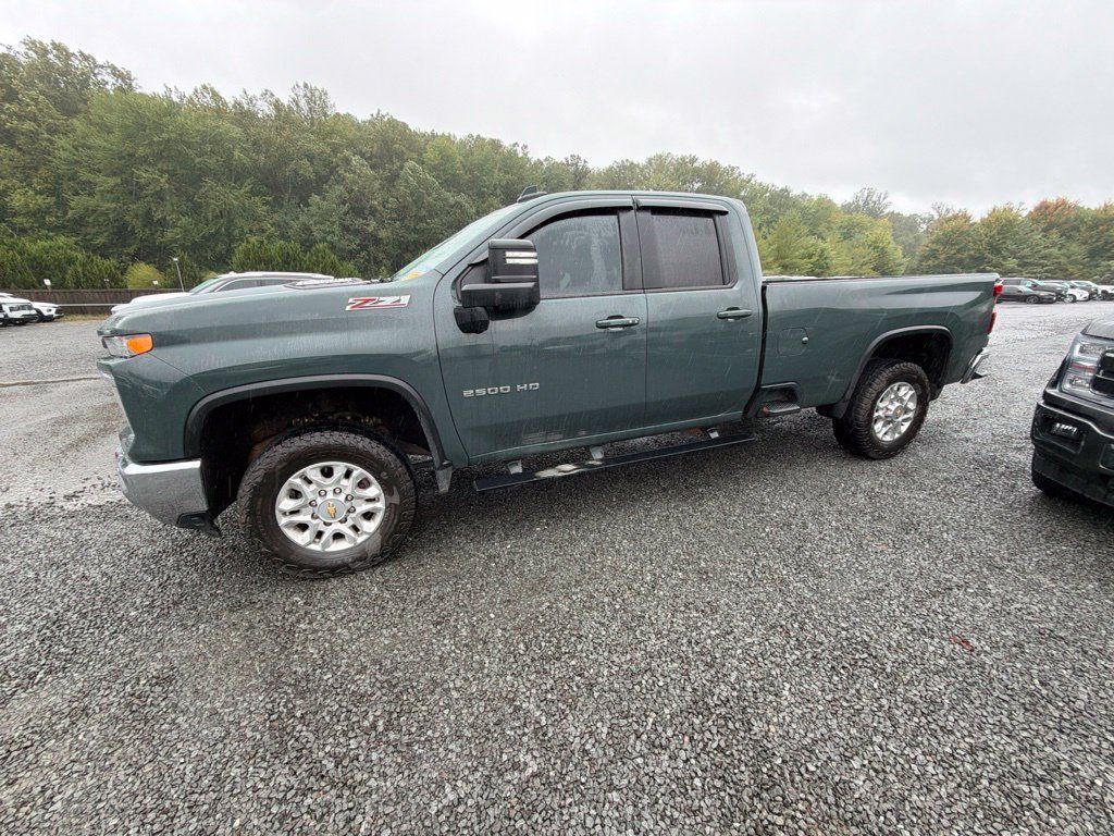 Used 2025 Chevrolet Silverado 2500 LT w/ All Star Edition AWD/4WD image 4