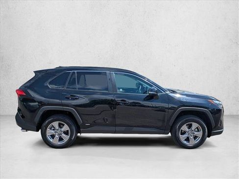 Used 2025 Toyota RAV4 XLE AWD/4WD image 4