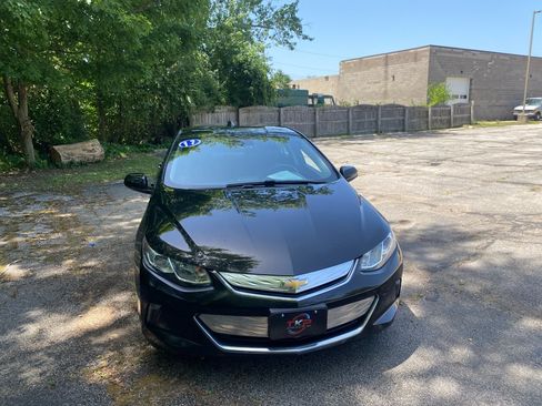 Used 2017 Chevrolet Volt LT w/ Comfort Package FWD image 8