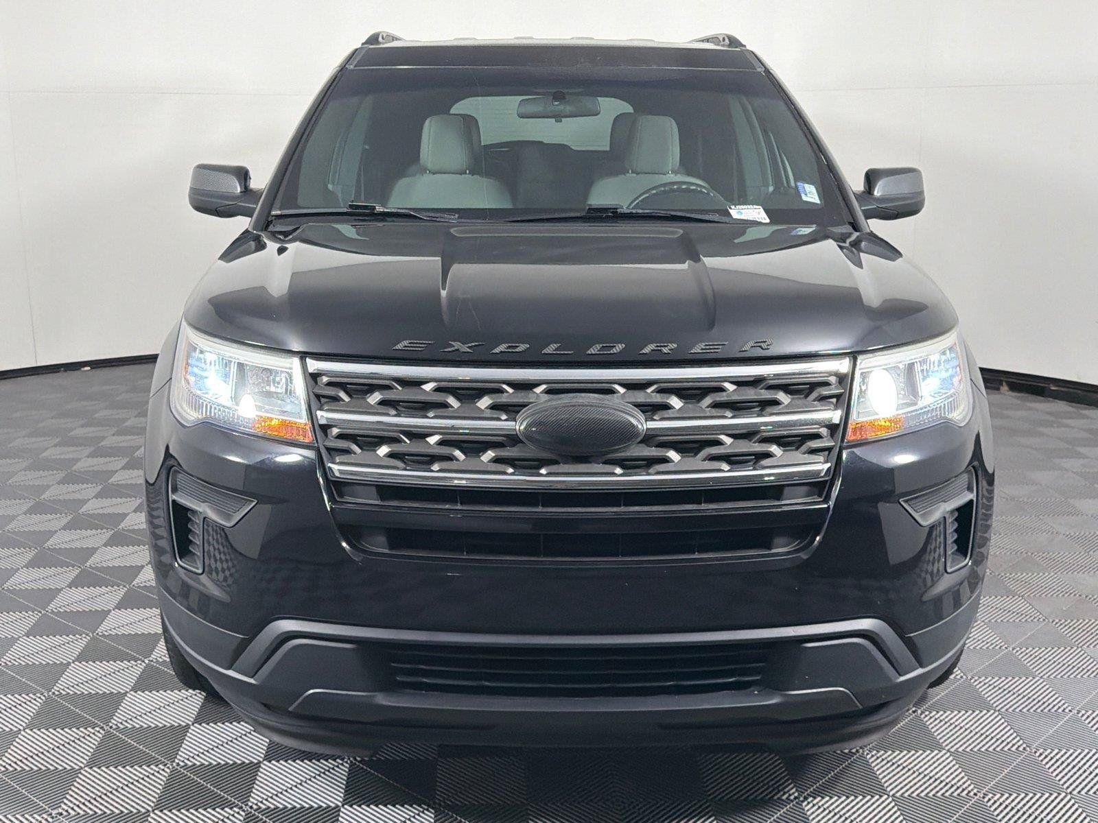 Used 2018 Ford Explorer FWD image 2