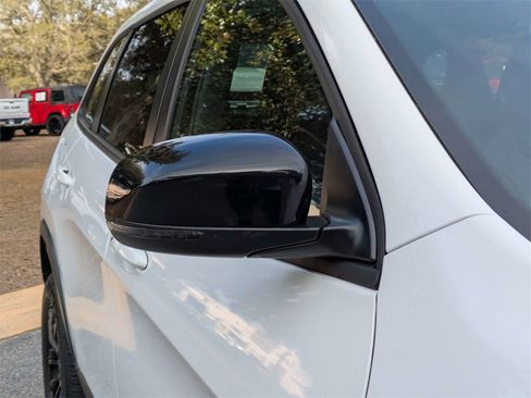 Used 2023 Jeep Cherokee Altitude Lux image 11