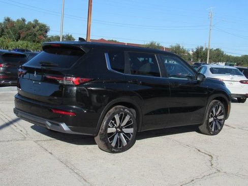 New 2025 Mitsubishi Outlander SE FWD image 3