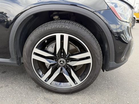 Used 2021 Mercedes-Benz GLC 300 4MATIC w/ Premium Package image 4