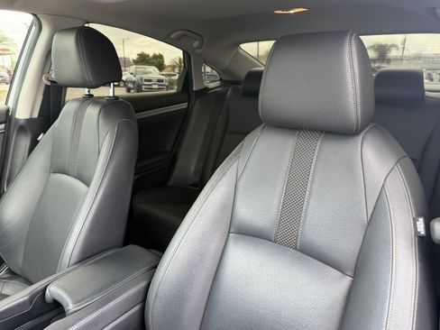 Used 2019 Honda Civic Touring image 17